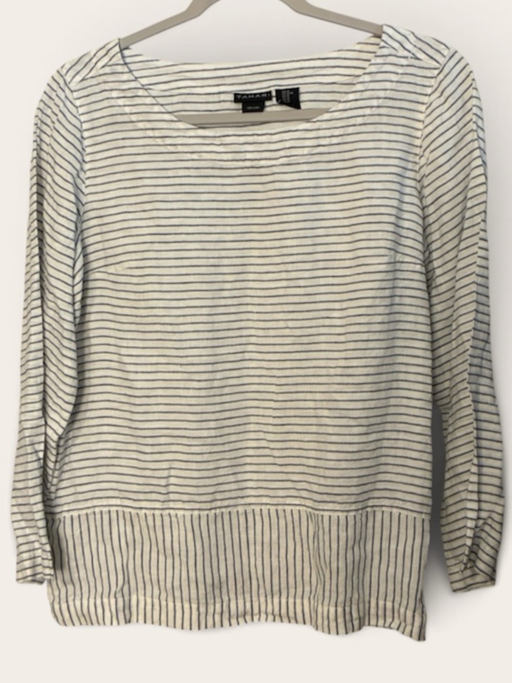 Tahari 100% Linen Pinstripe Boatneck Top White Blue Stripe Blouse Size Medium